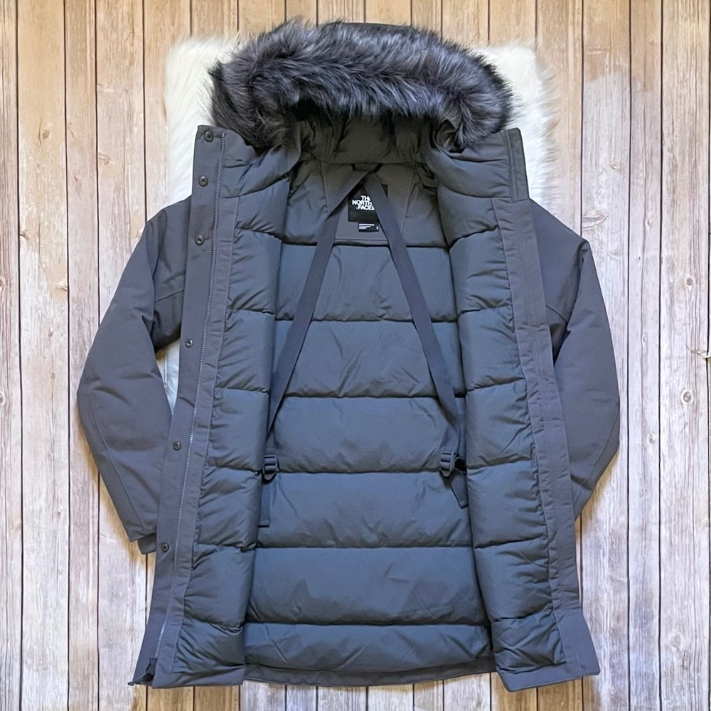 The North Face Women’s New Outerboroughs Parka - Picture 6 of 10